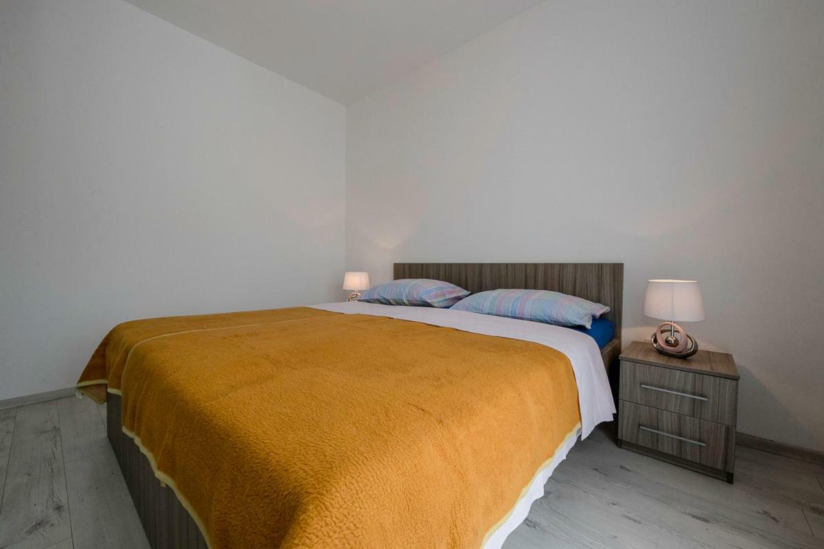 Apartman Jasmina Banjol Exterior foto