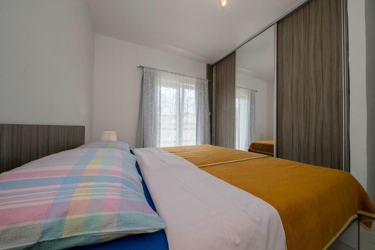 Apartman Jasmina Banjol Exterior foto